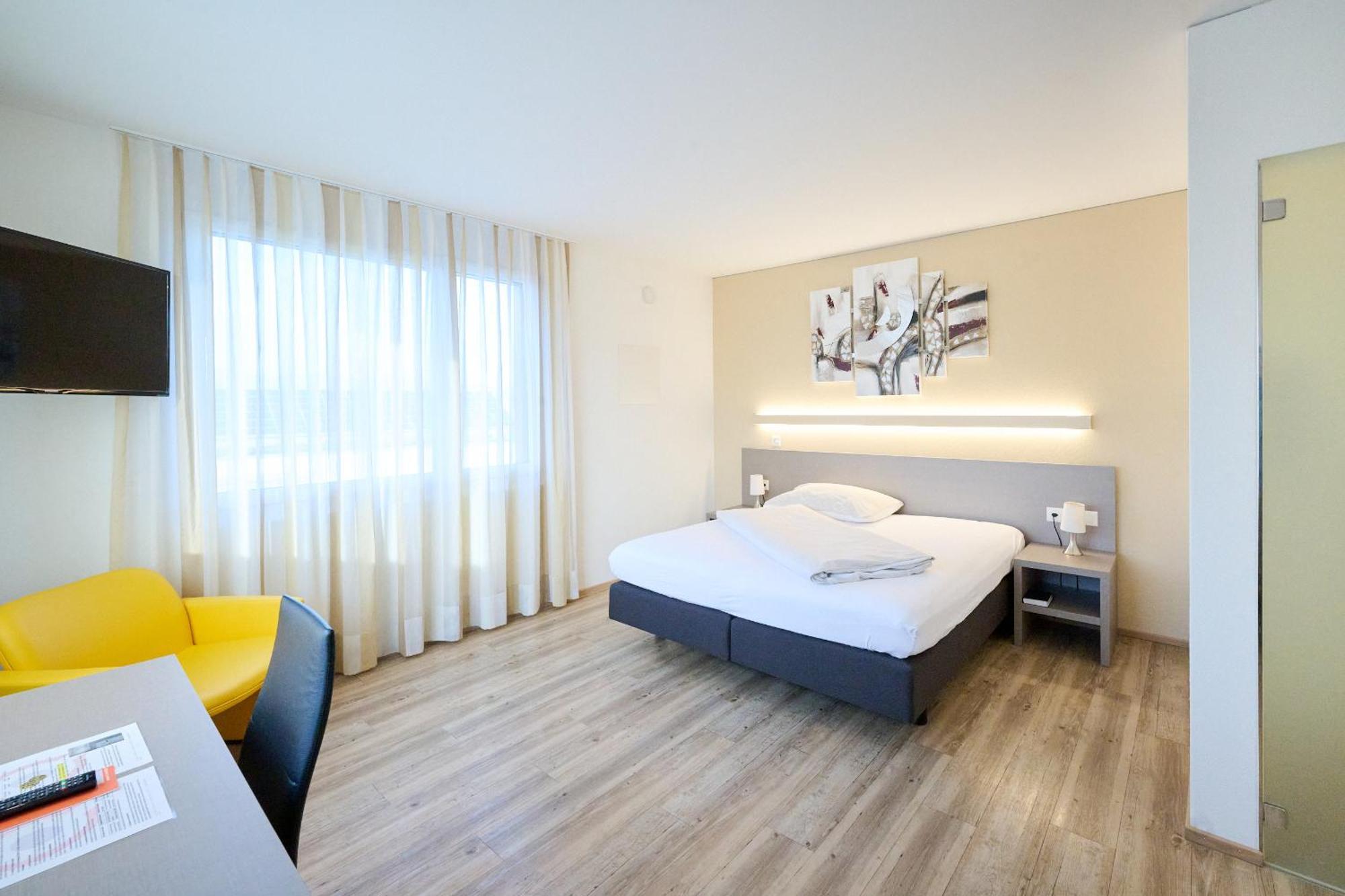 Hotel Am Kreisel Self-Check-In By Smart Hotels Lachen Bagian luar foto