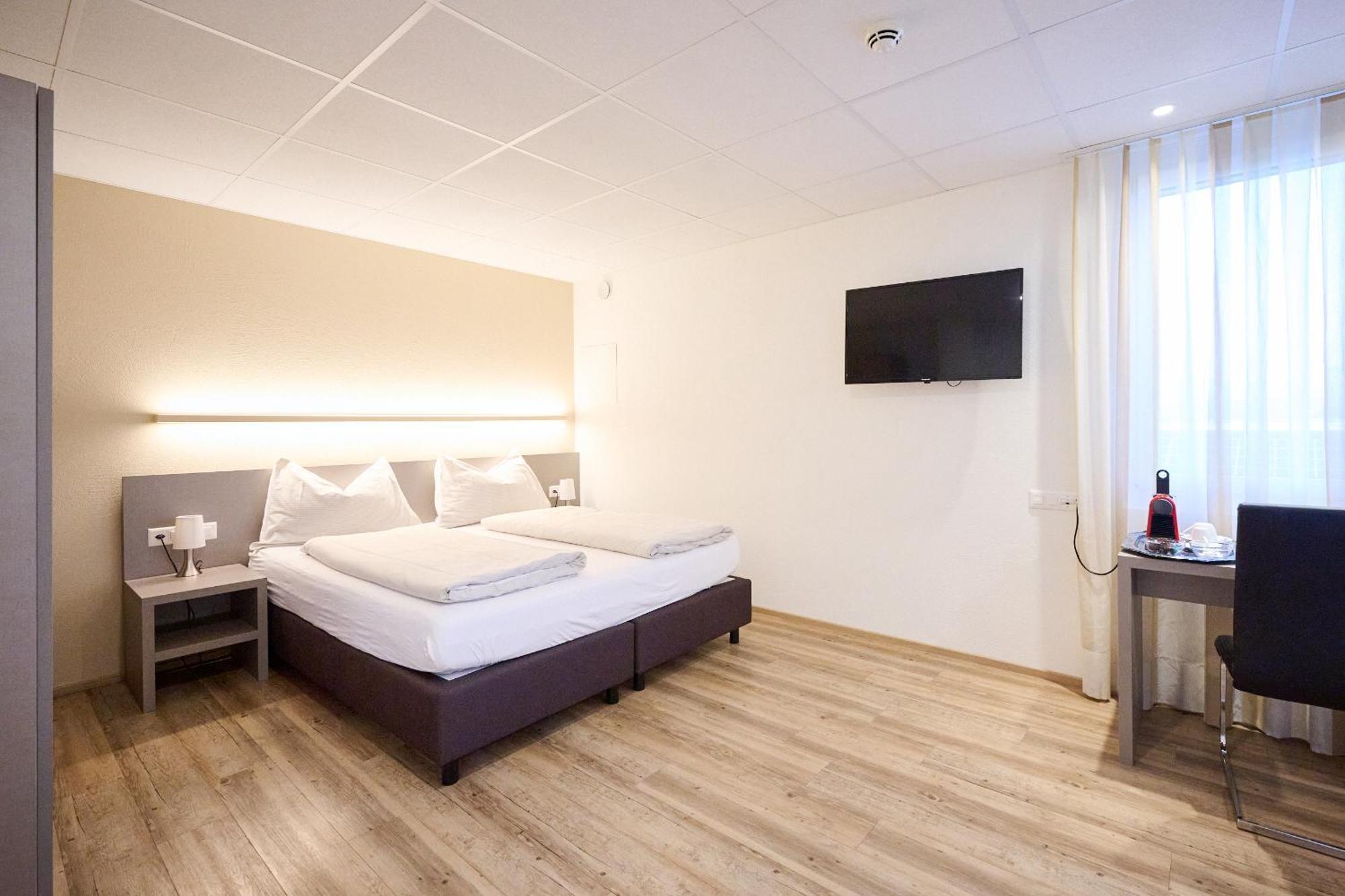 Hotel Am Kreisel Self-Check-In By Smart Hotels Lachen Bagian luar foto